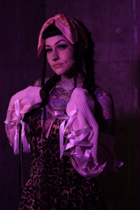 Tia Berry, tattoo artist